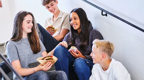 Skolfrukost i trappa