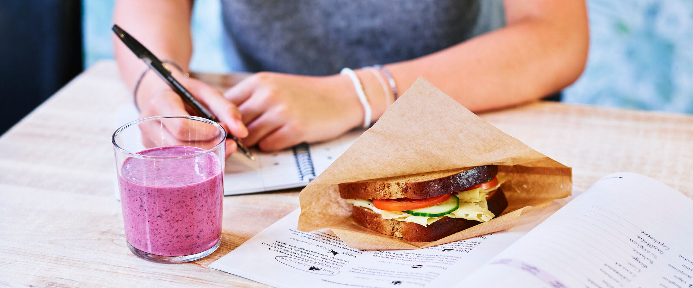 Frukostmacka med smoothie