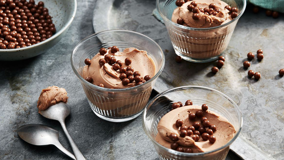 Chokladmousse på ett bord