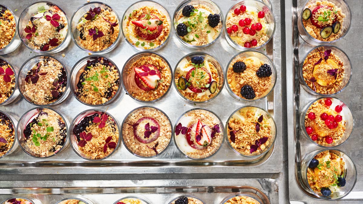 Dessertglas på ett bord