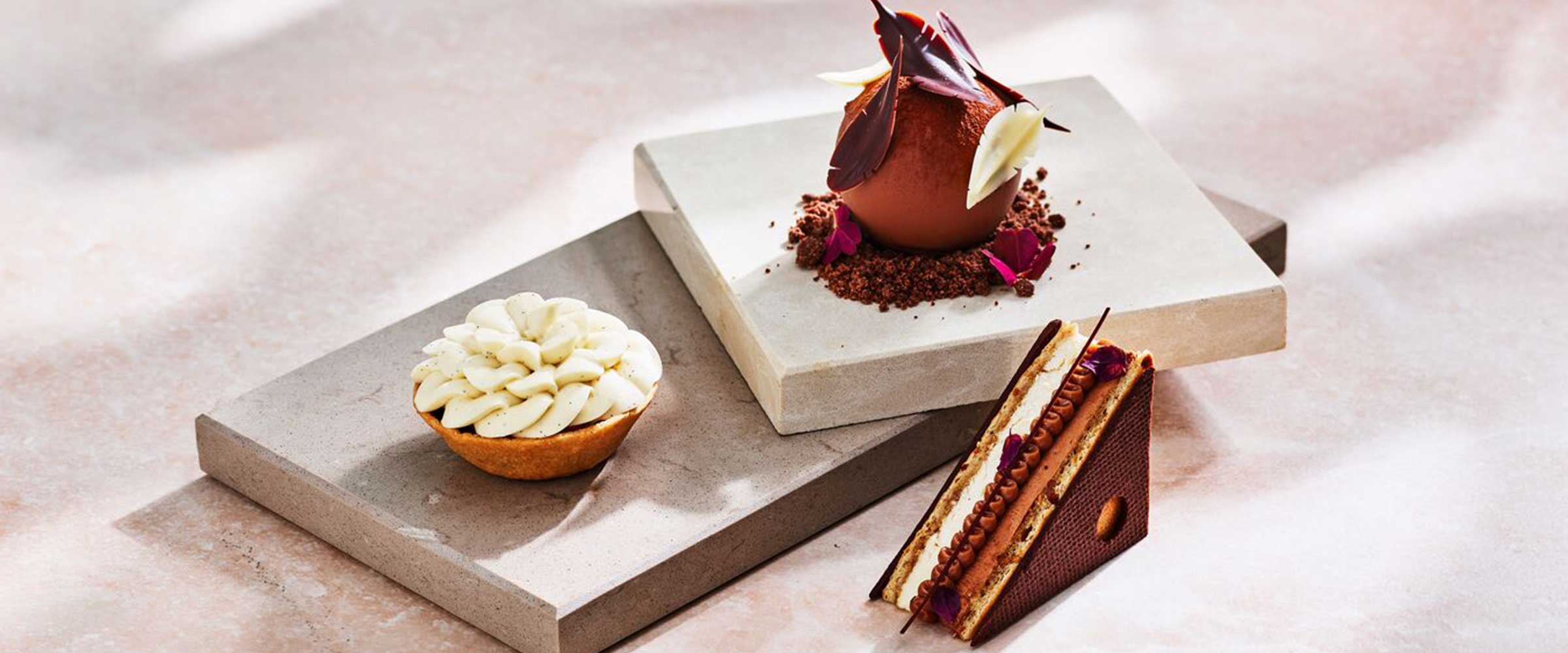 Bakelser på ett bord