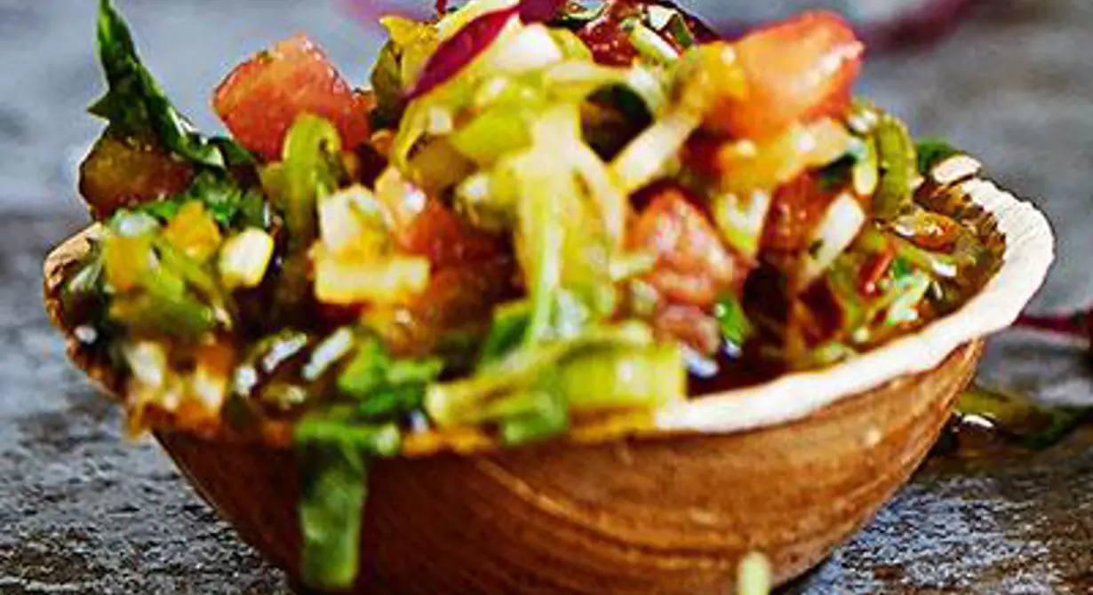 Chimichurry är en sydamerikansk kryddstark sås eller salsa som också kan användas som marinad. God i en toast, till grillat kött eller grönsaker.