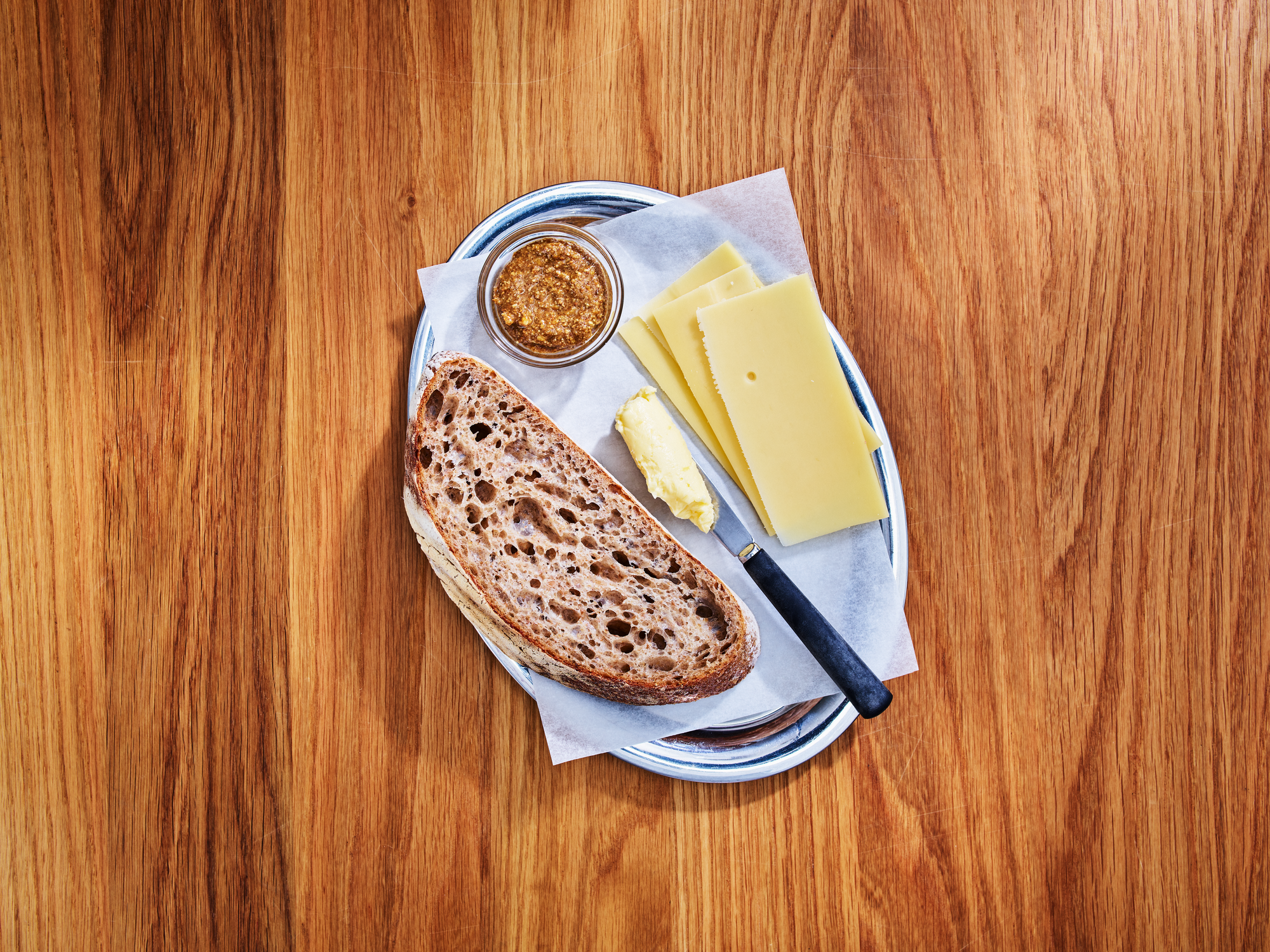 BMO - Rågsurdegsbröd med fröspread samt citron- och olivoljesmör