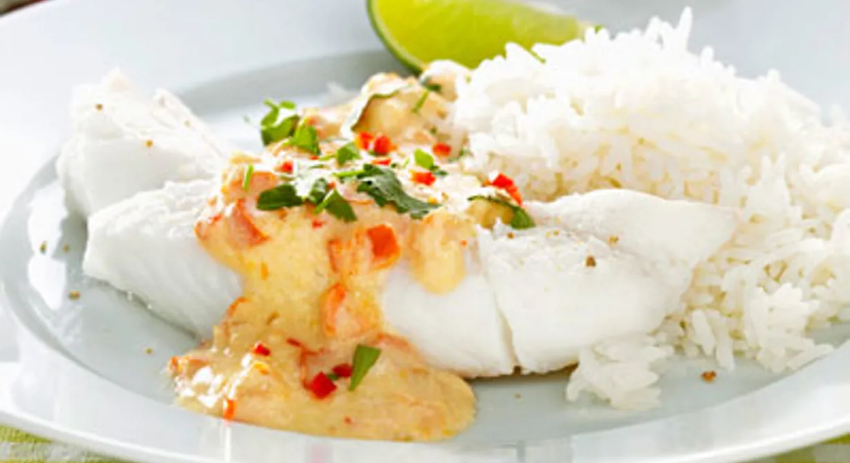 Fiskfilé med härligt smakrik sås. Kokosmjölk, lime och chili ger såsen en asiatisk känsla som verkligen gillas av barnen.