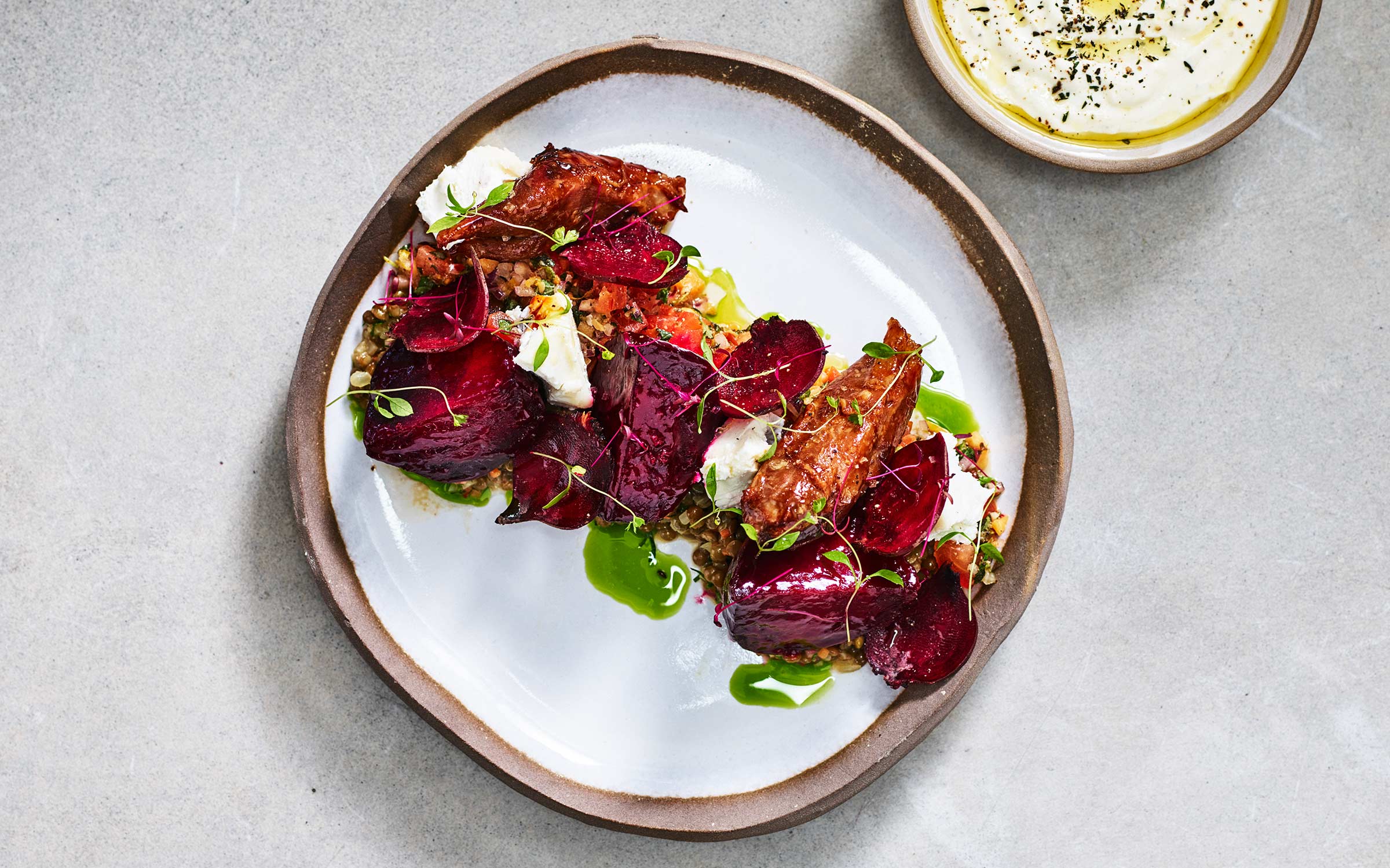 Bakad rödbeta med getost och lammlägg