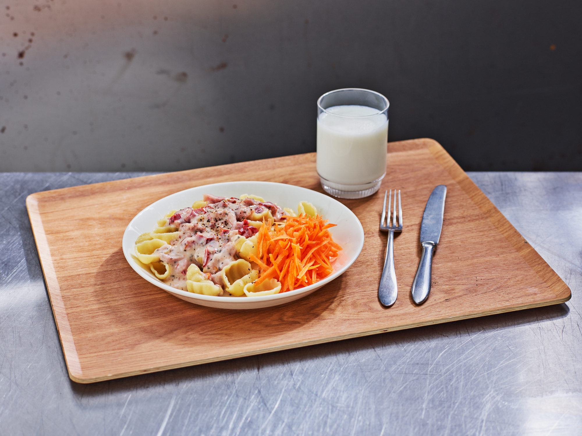 Pastasås med skinka och soltorkade tomater