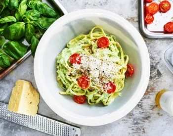 Krämig pasta pesto med tomater