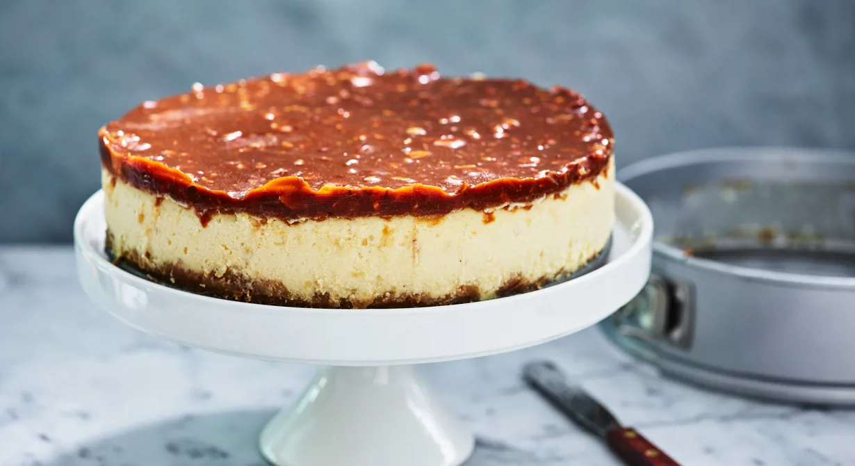 Saltkolan som toppar cheesecaken gör den extra maffig och tilltalande. Rostade mandlar gör karamellen lite crunchy vilket passar bra till den krämiga fyllningen.